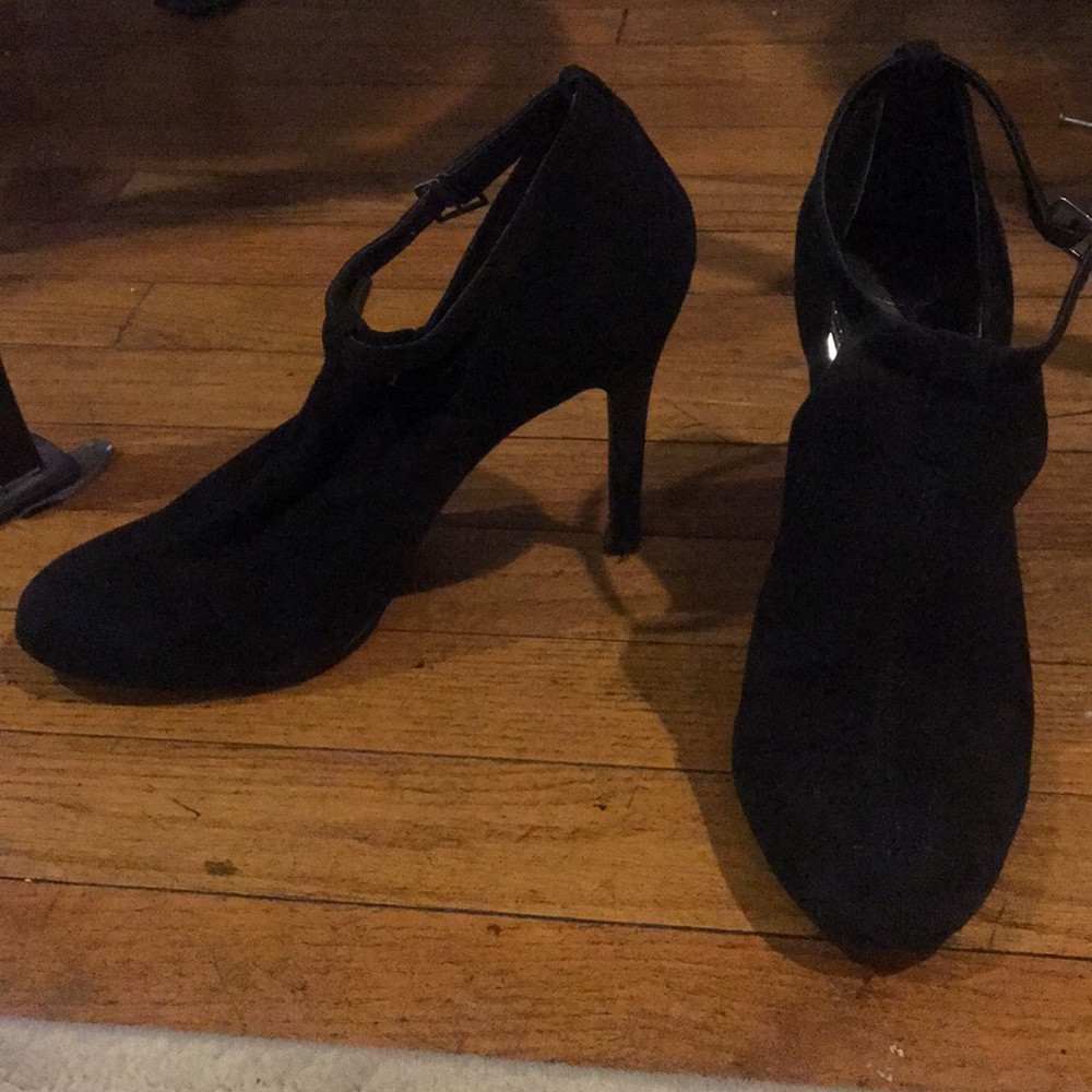 Jessica Simpson heeled suede black booties